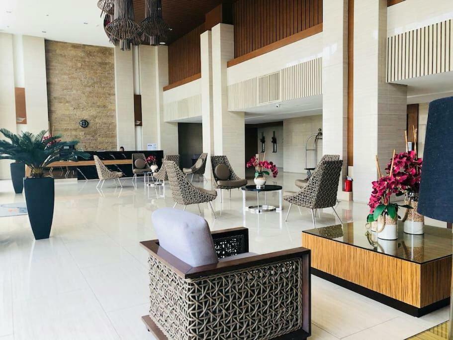 Taal Lake View Wind Residences By Smco Tagaytay City Exterior photo